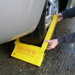Milenco Compact Wheelclamp CARAVAN & MOTORHOME